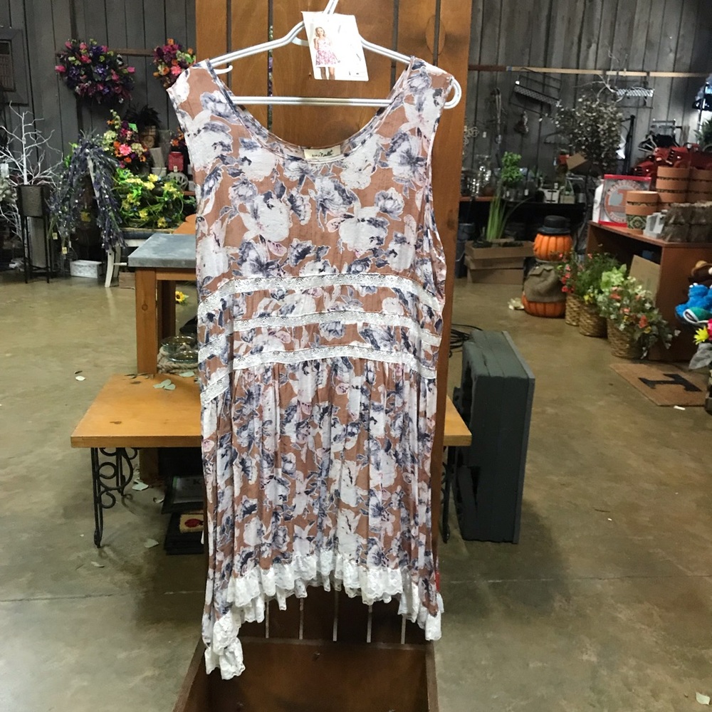 Simple Noelle Floral Dress